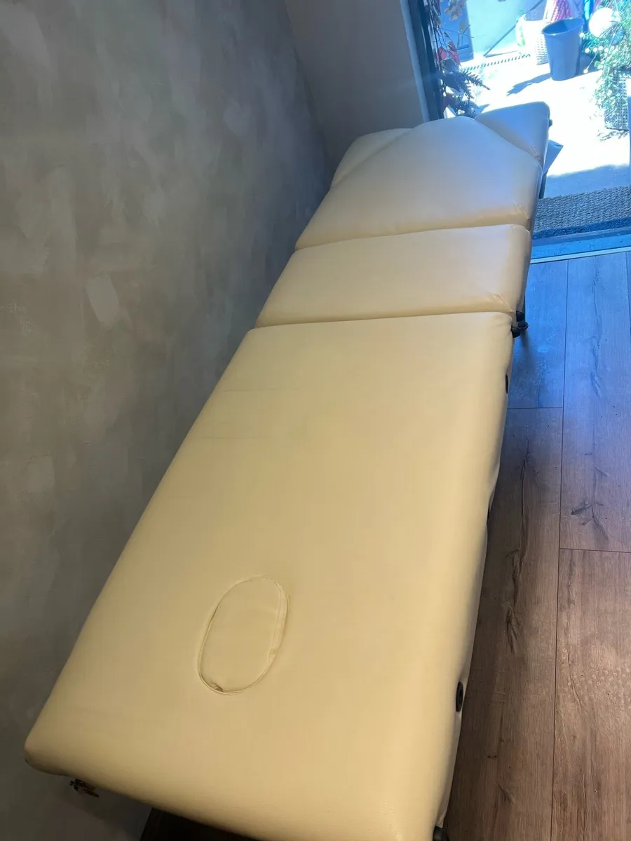 Beauty/Salon bed - Image 1
