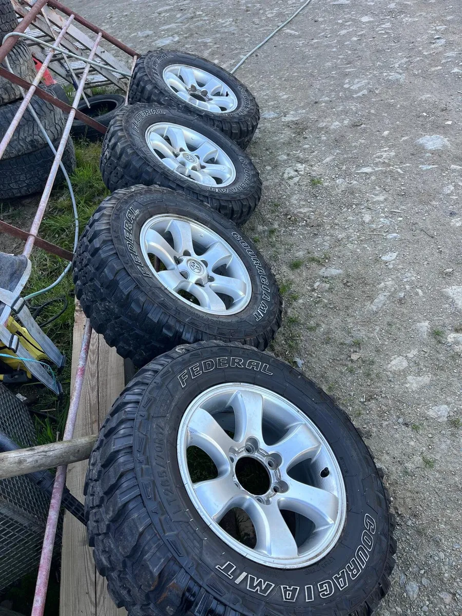 Toyota Landcruiser 17 inch alloy and tyres - Image 1