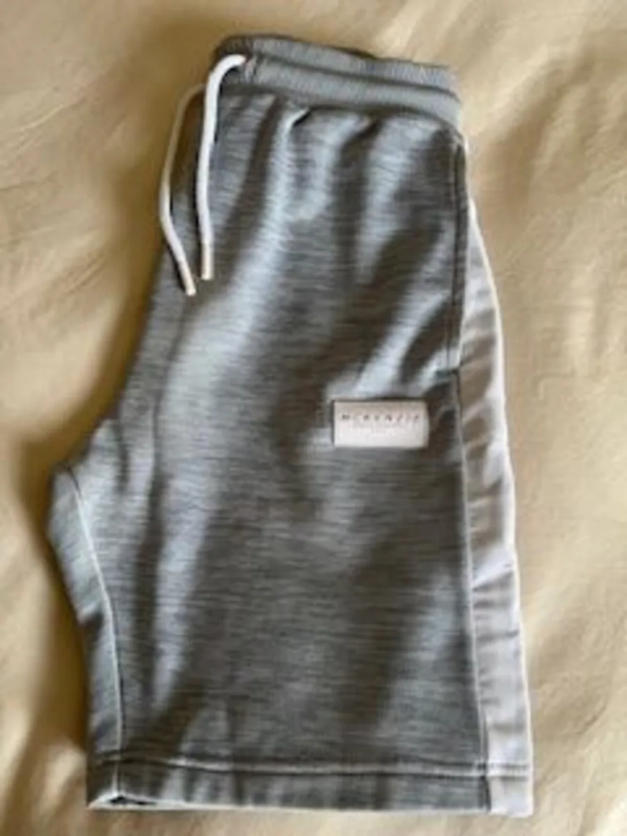 McKensie Men's Grey and White Shorts - Image 2