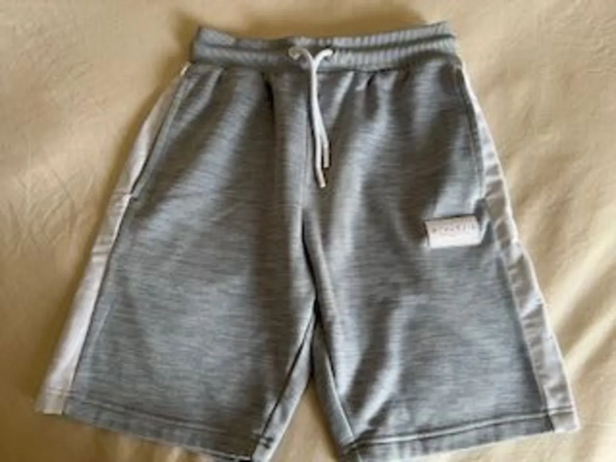 McKensie Men's Grey and White Shorts - Image 1