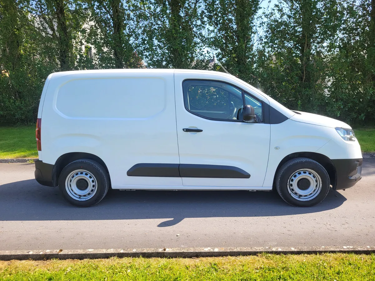 Toyota Proace  3 seater  1 owner - Image 2