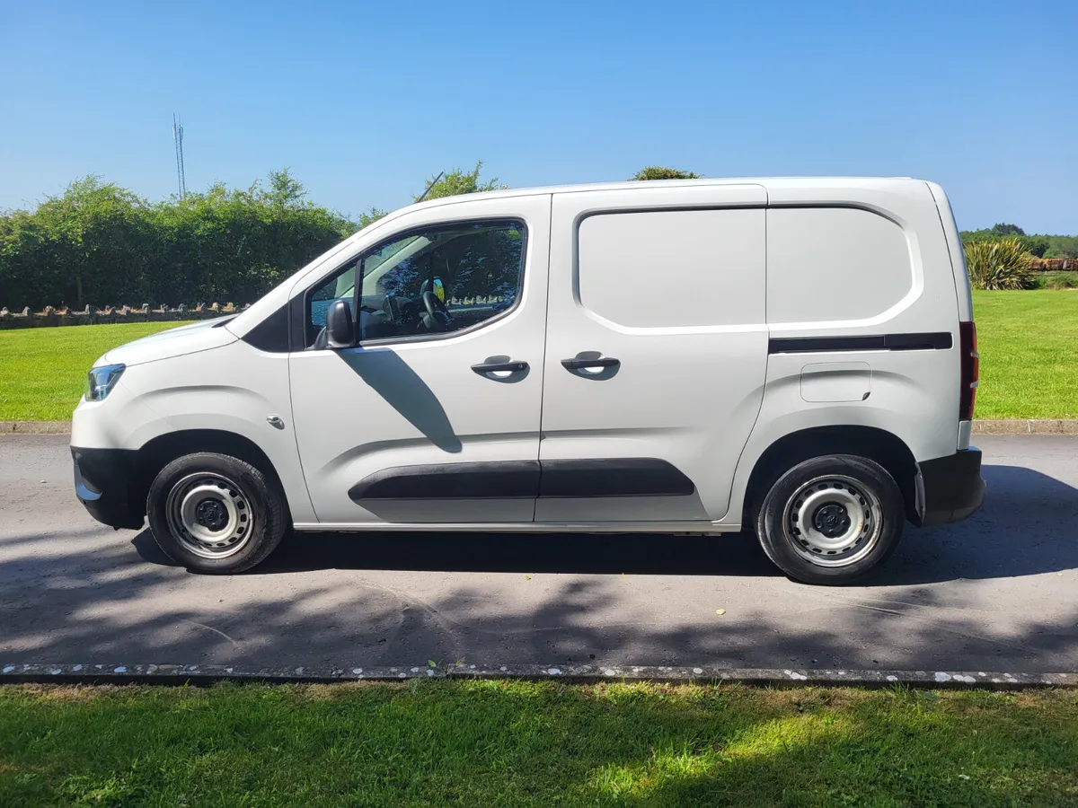 Toyota Proace  3 seater  1 owner - Image 4