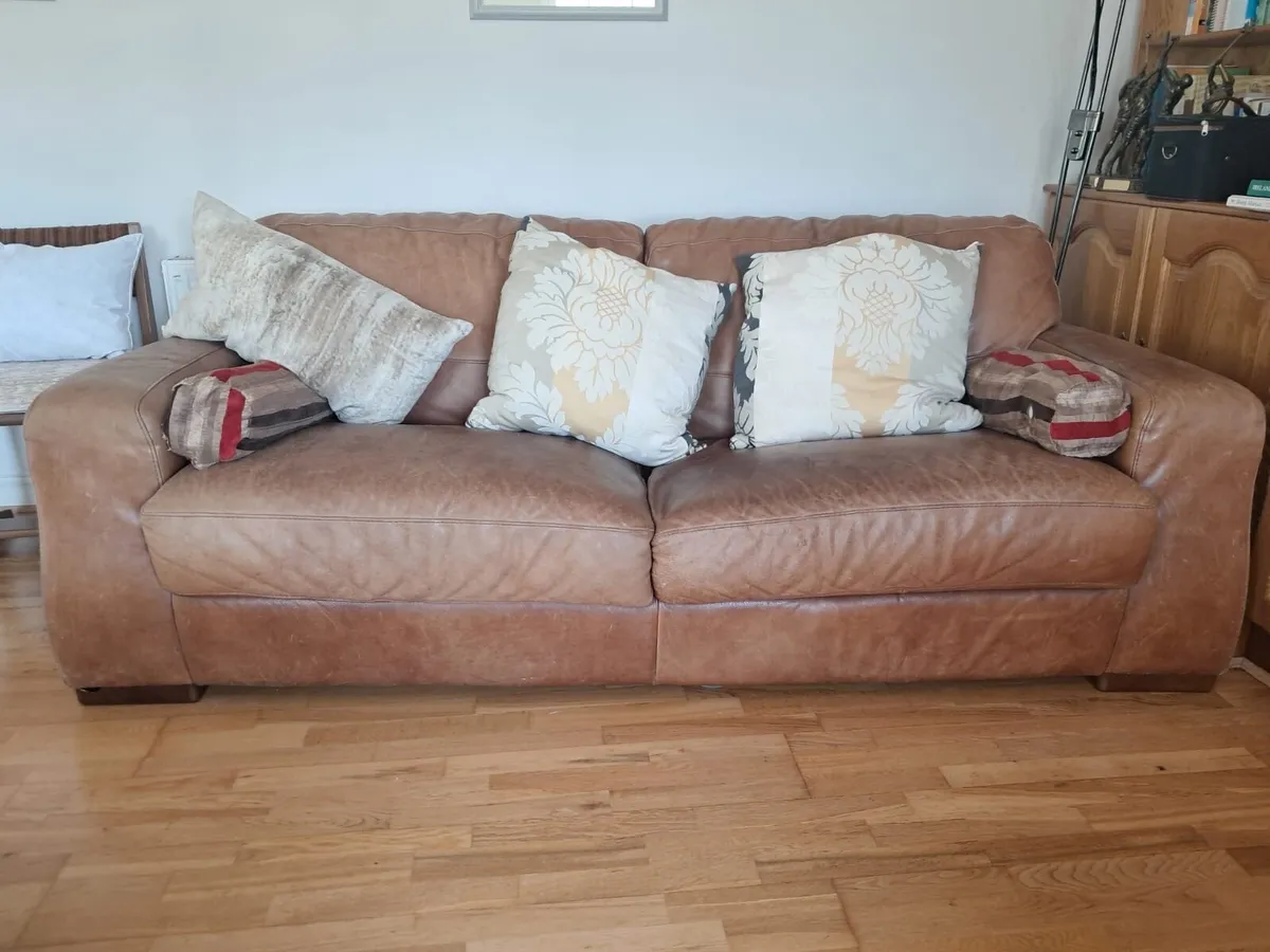 Leather couch and armchairs - Image 3
