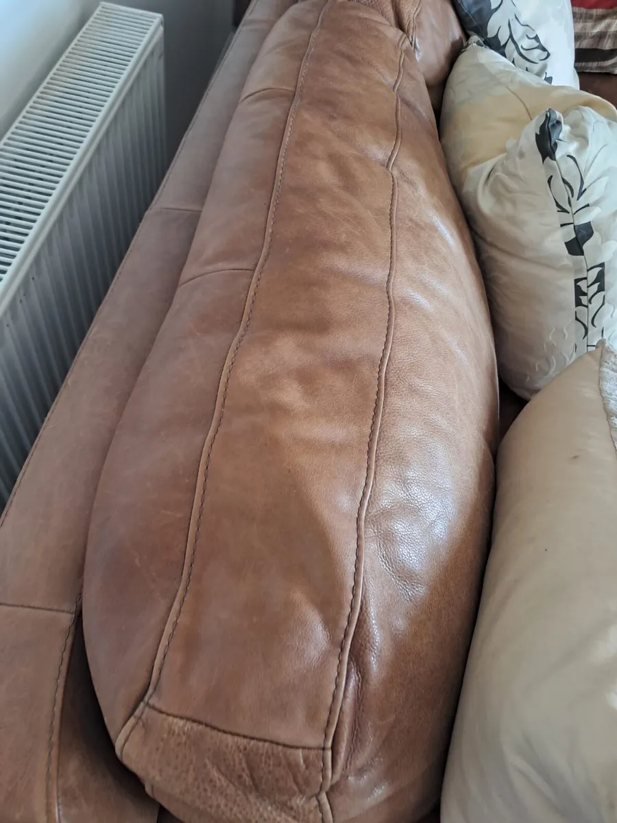 Leather couch and armchairs - Image 4