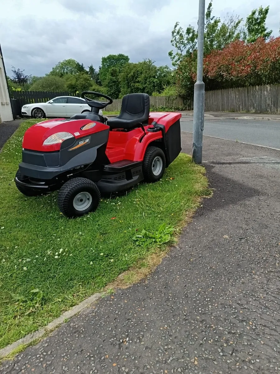 Castlegarden ride on lawnmower - Image 1