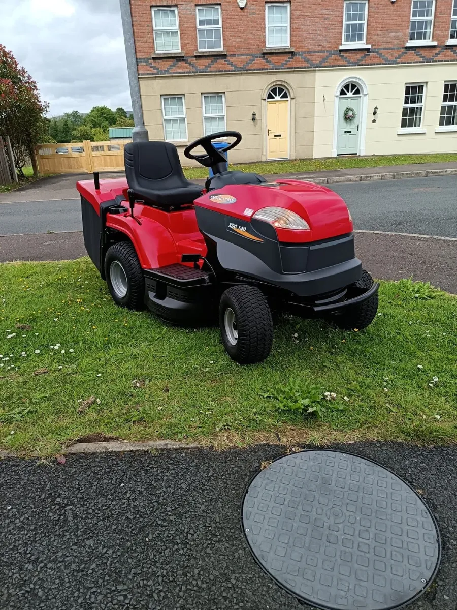 Castlegarden ride on lawnmower - Image 2