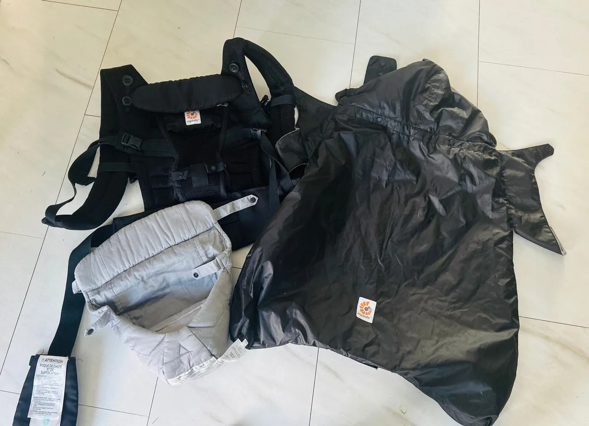 Ergobaby baby carrier bundle