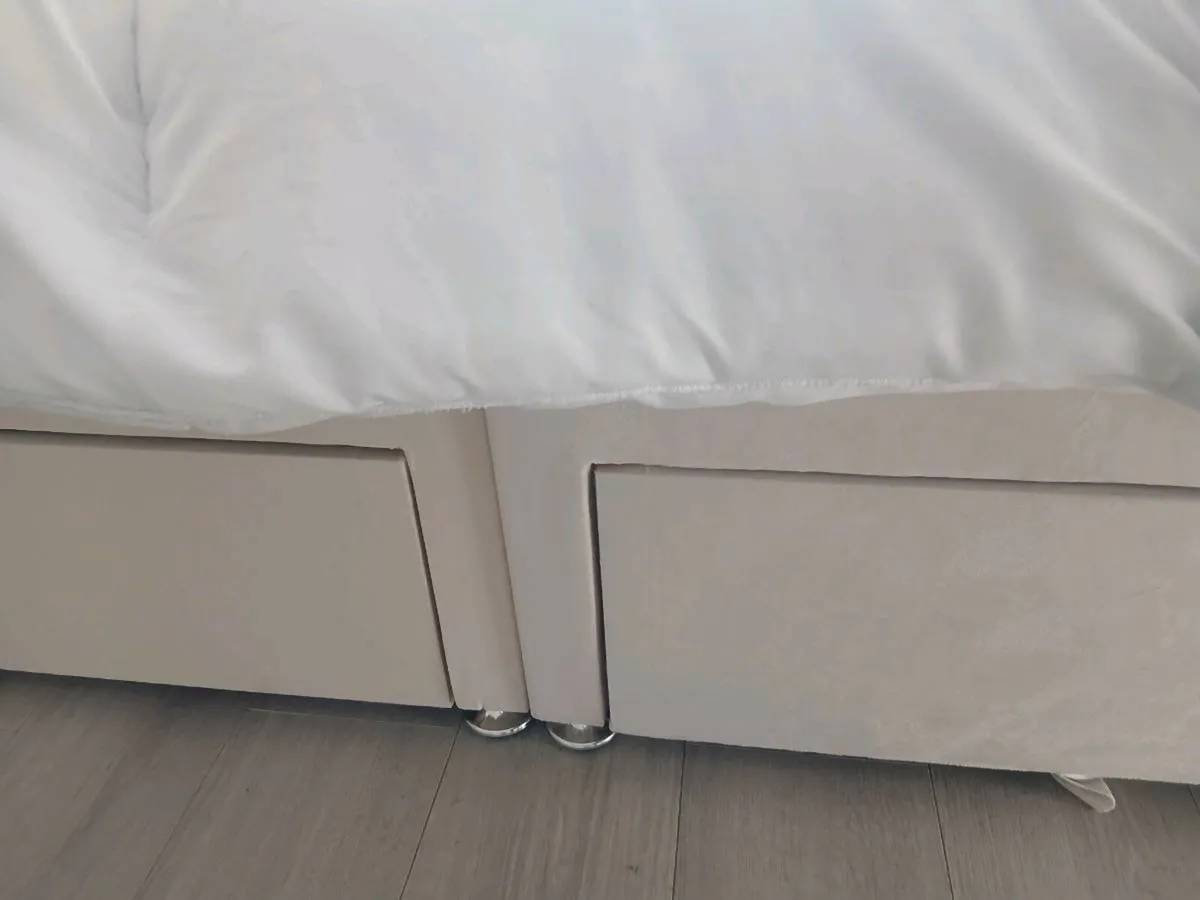 Double bed - Image 2