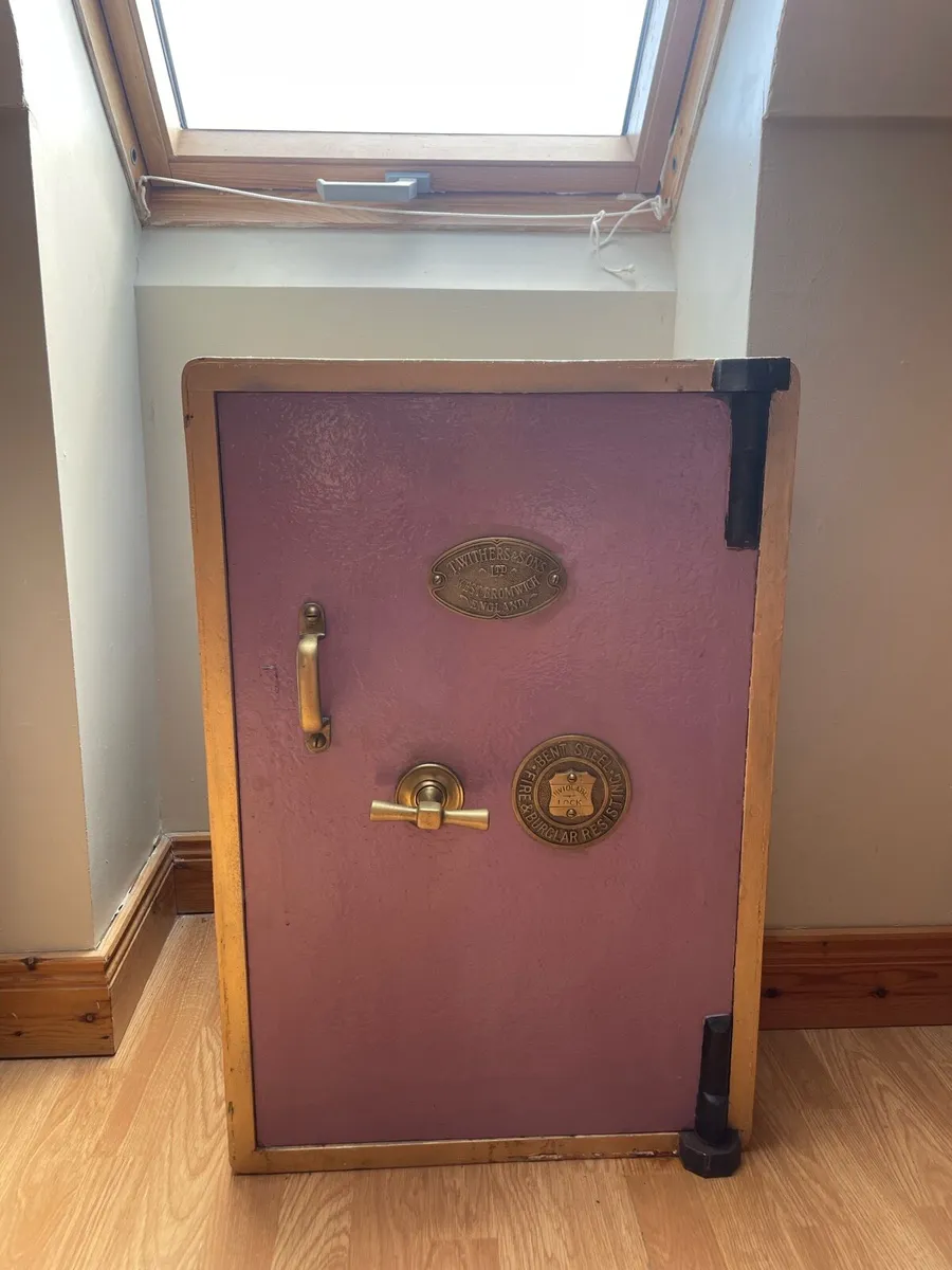 Vintage safe working perfect - Image 1
