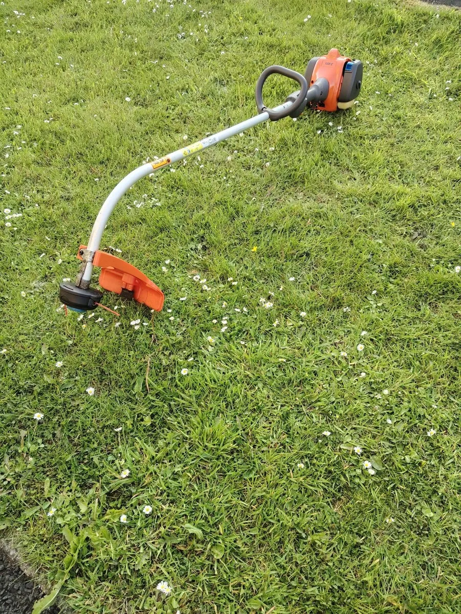 Husqvarna petrol strimmer - Image 1