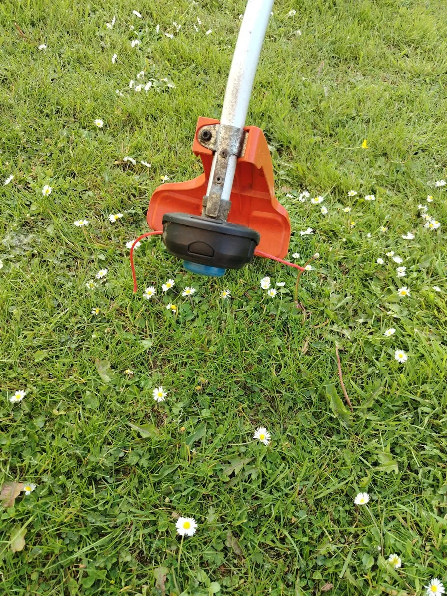 Husqvarna petrol strimmer - Image 4