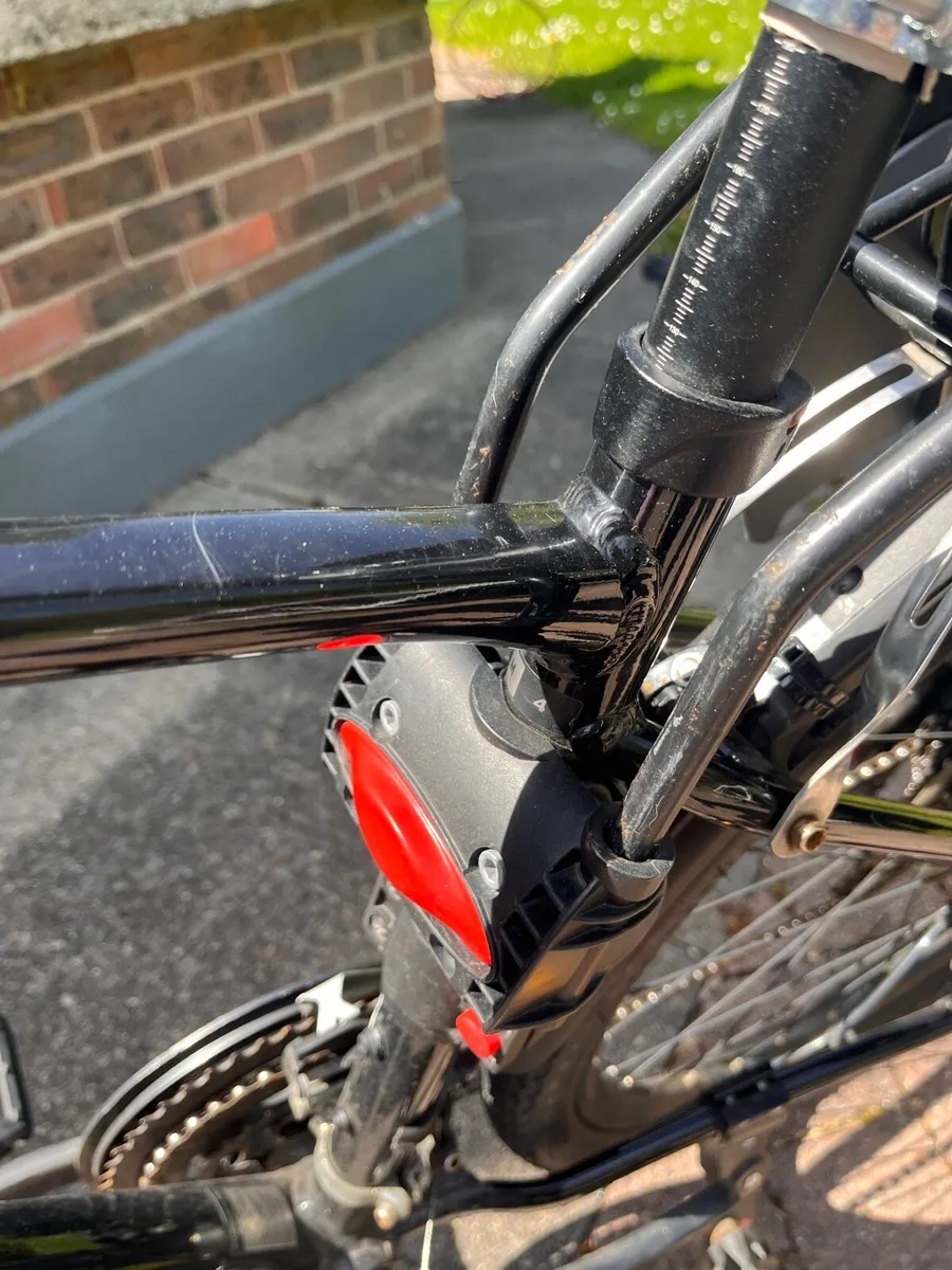Bike seat & 2 brackets for 2 bike - Image 3