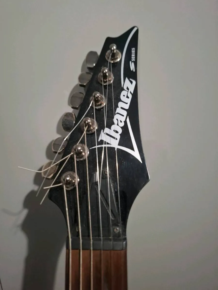 Ibanes S series & fender mustang 1 amp - Image 1