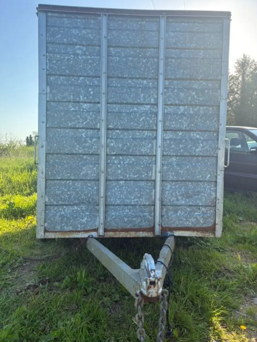 Trailer - Image 1