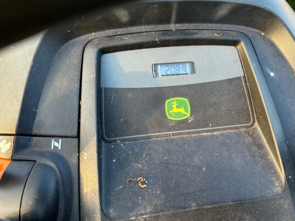 John Deere x300r Ride-on mower - Image 4
