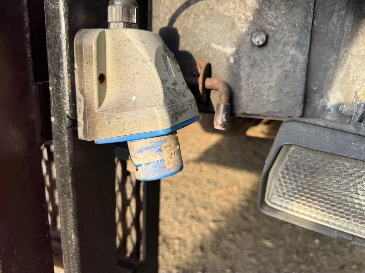 Camper - Image 2