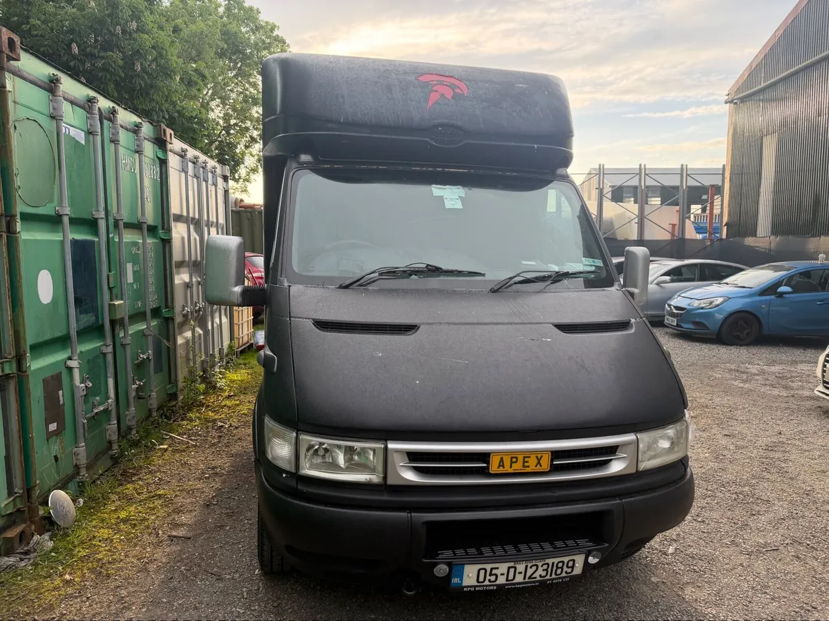Camper - Image 1