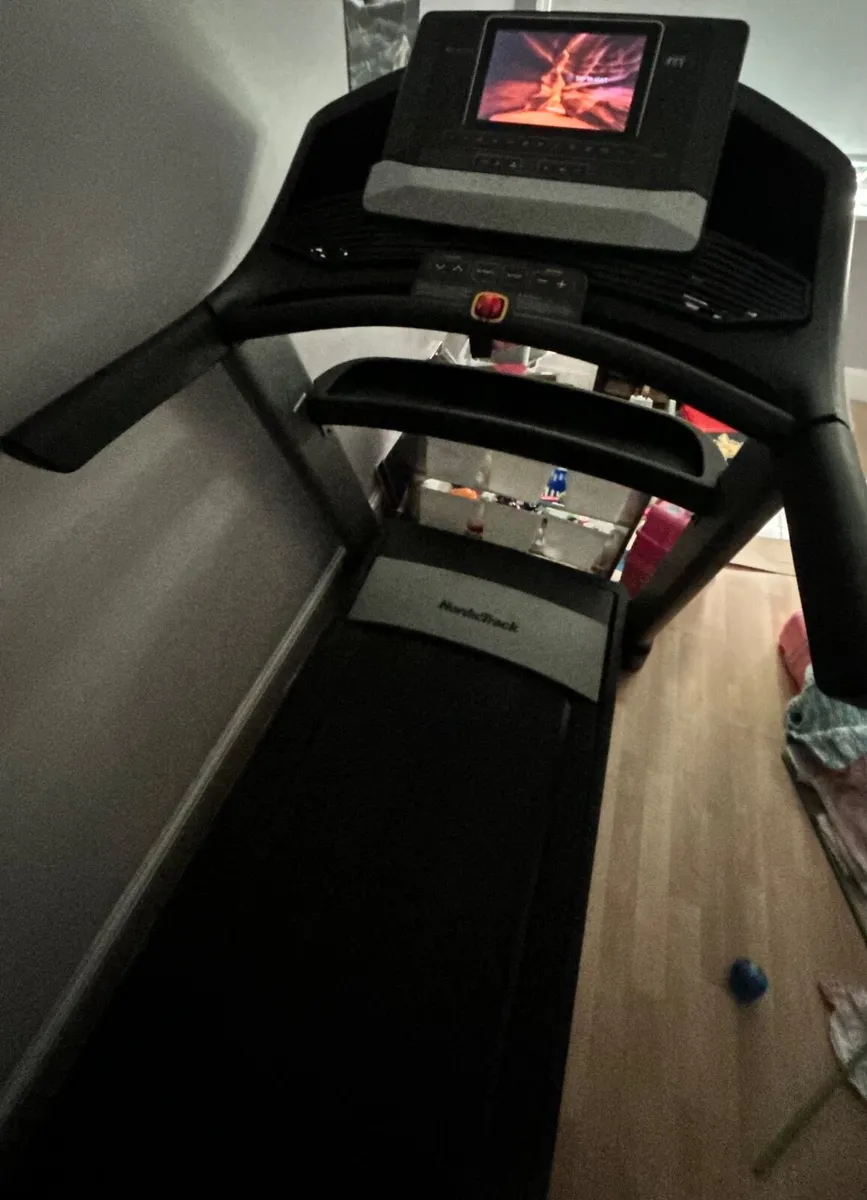 Nordic Track Elite Treadmill - Image 2