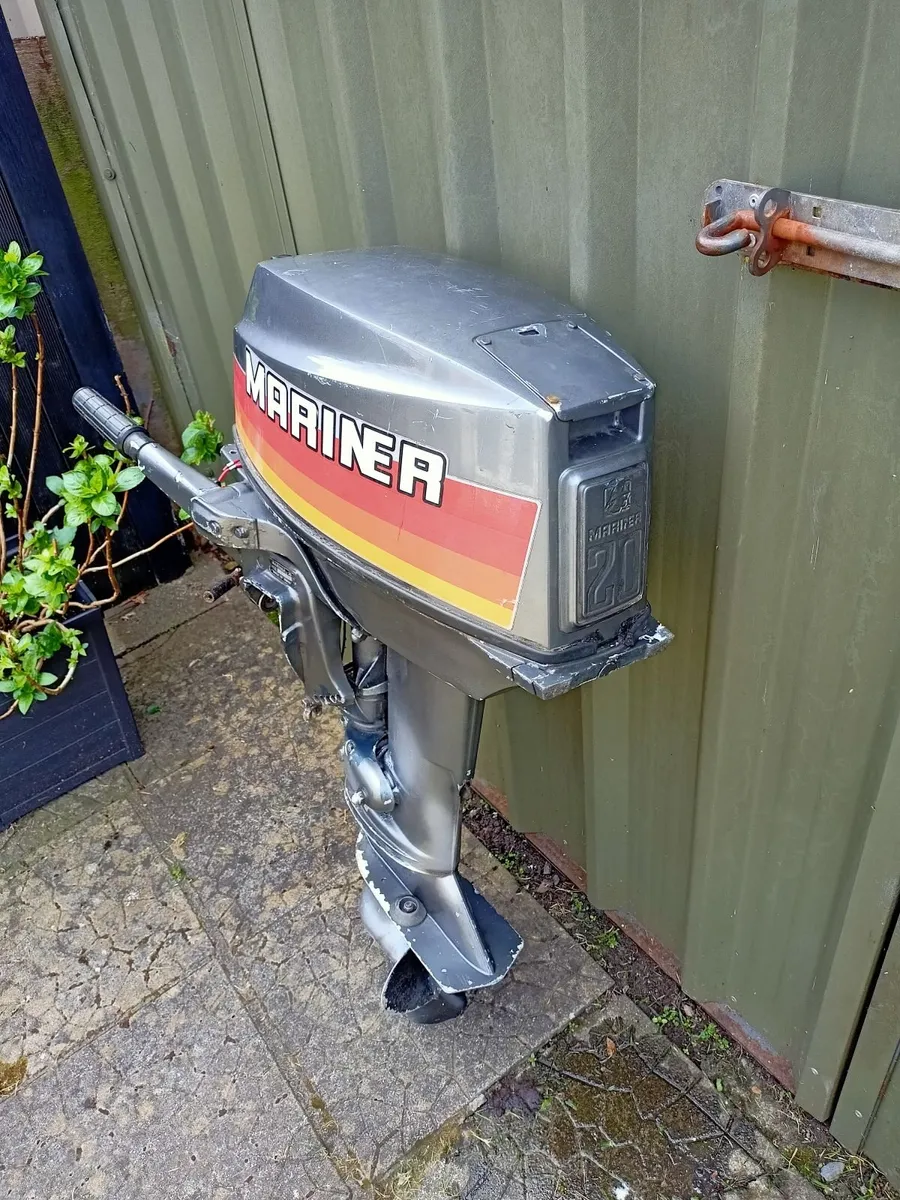 20HP 2 Stroke Mariner outboard motor w 12L tank - Image 1