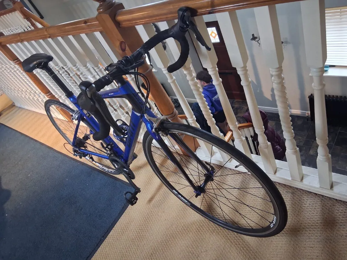 Giant road bike - Image 3