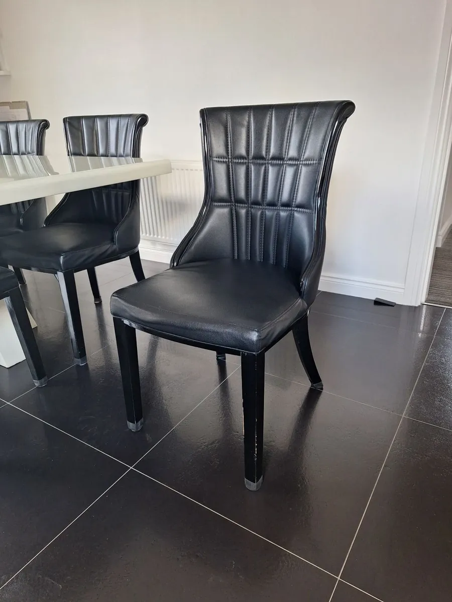 Dining table and 6 chairs - Image 4