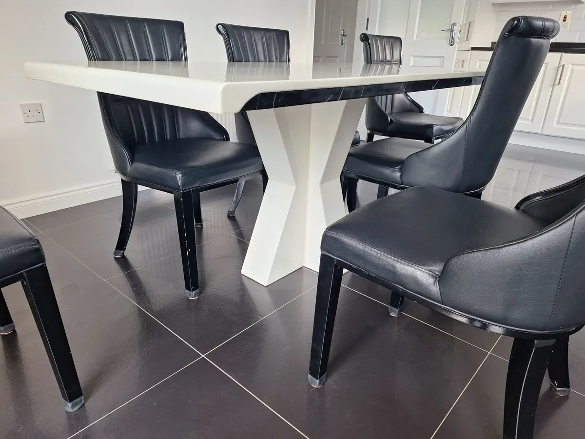 Dining table and 6 chairs - Image 3