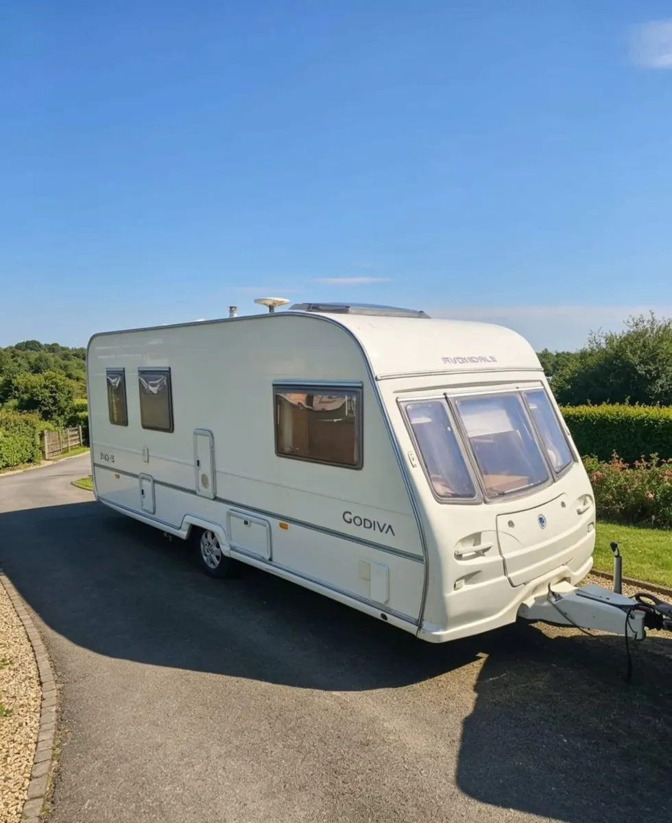 Avondale caravan - Image 1