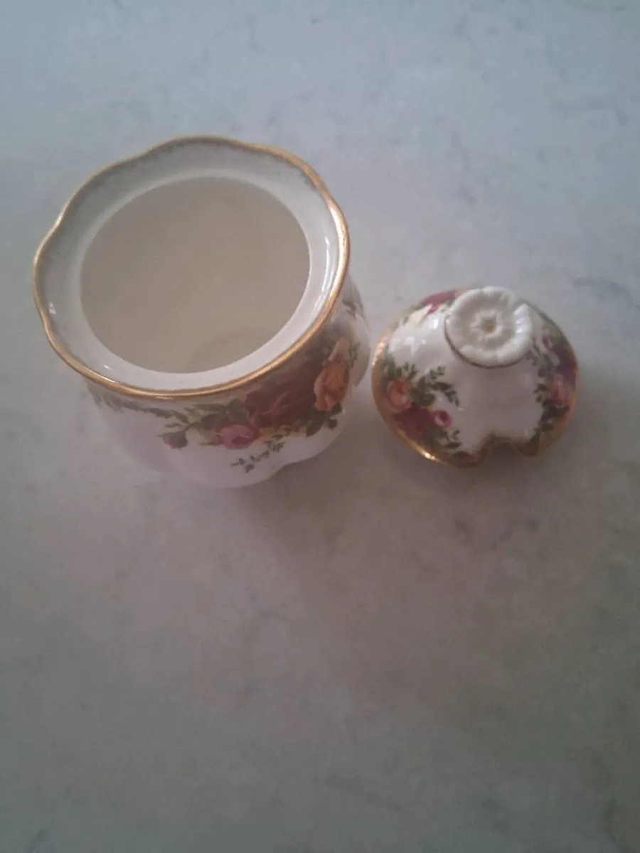 Old Country Roses Jam Pot - Image 1