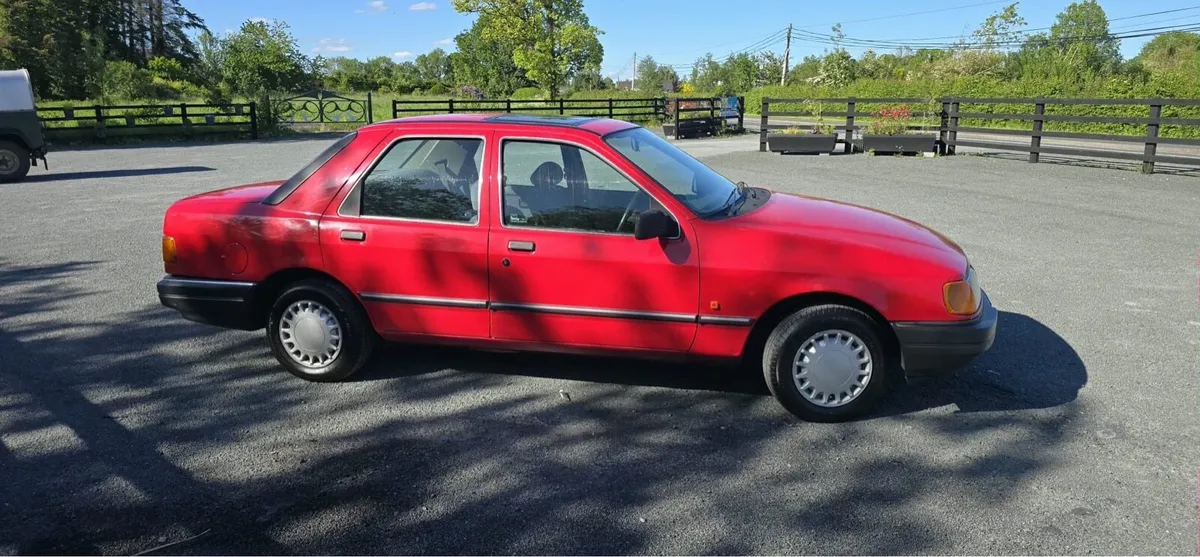 Ford sierra 1.6 LS sapphire 1989 - Image 4