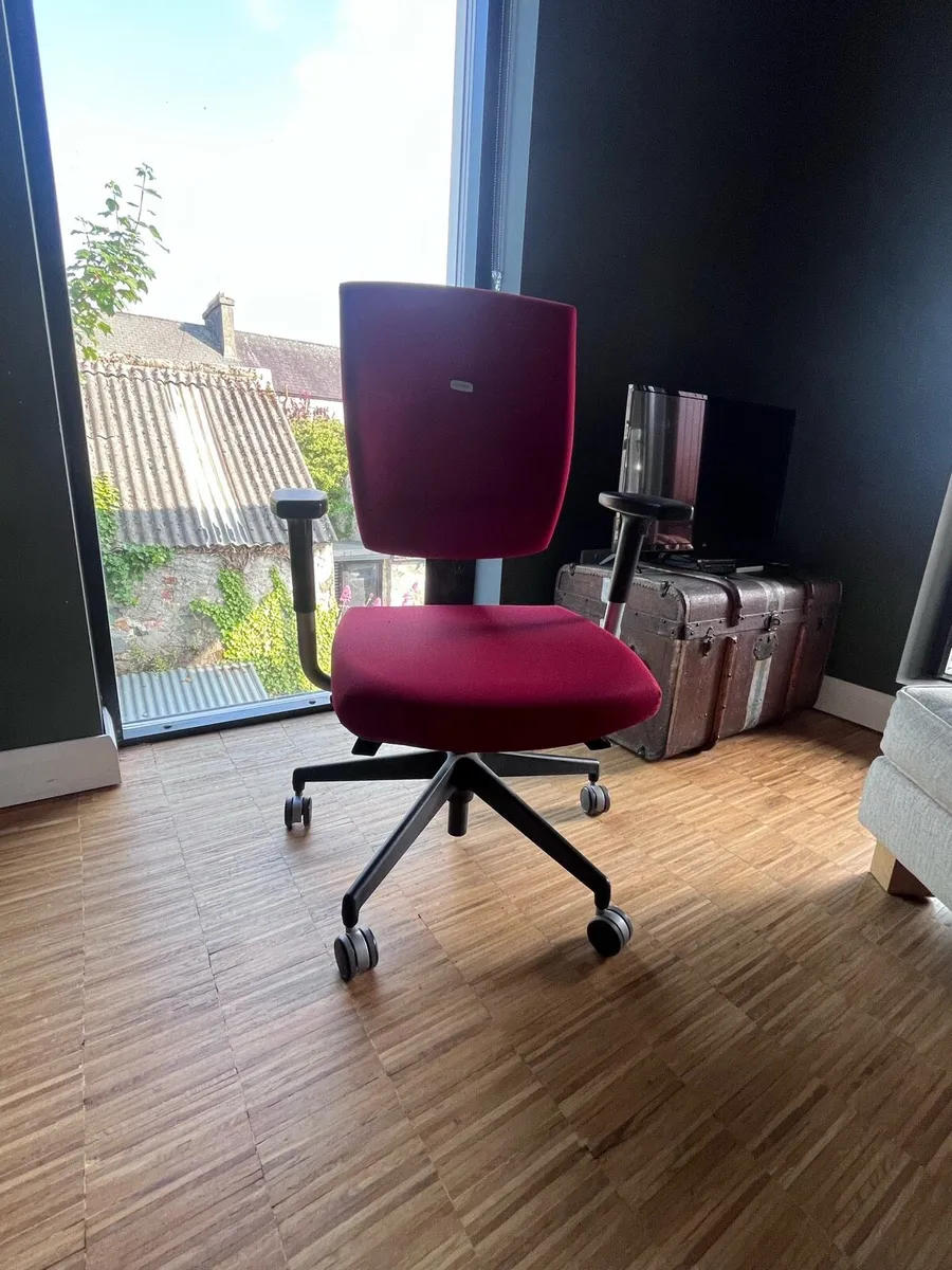 Office chair - Image 1