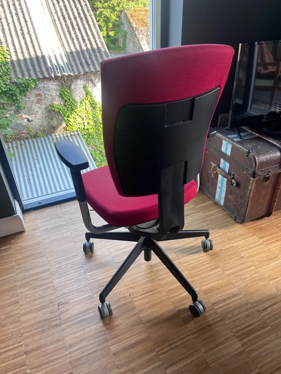 Office chair - Image 3