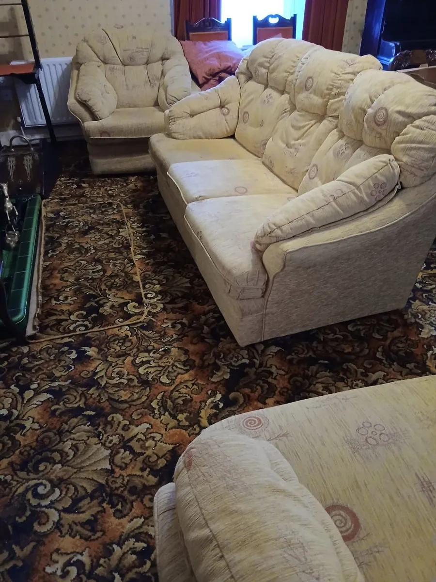 Super Comfortable 3-Piece Living Room Sofa - Image 3