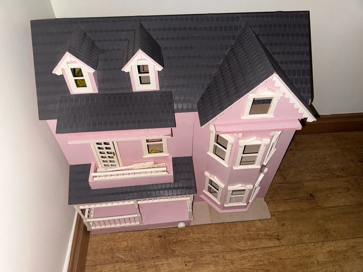 Large Dolls house Victorian style - Image 2