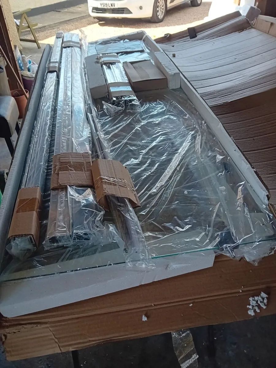 Twyford pivot shower door. - Image 4