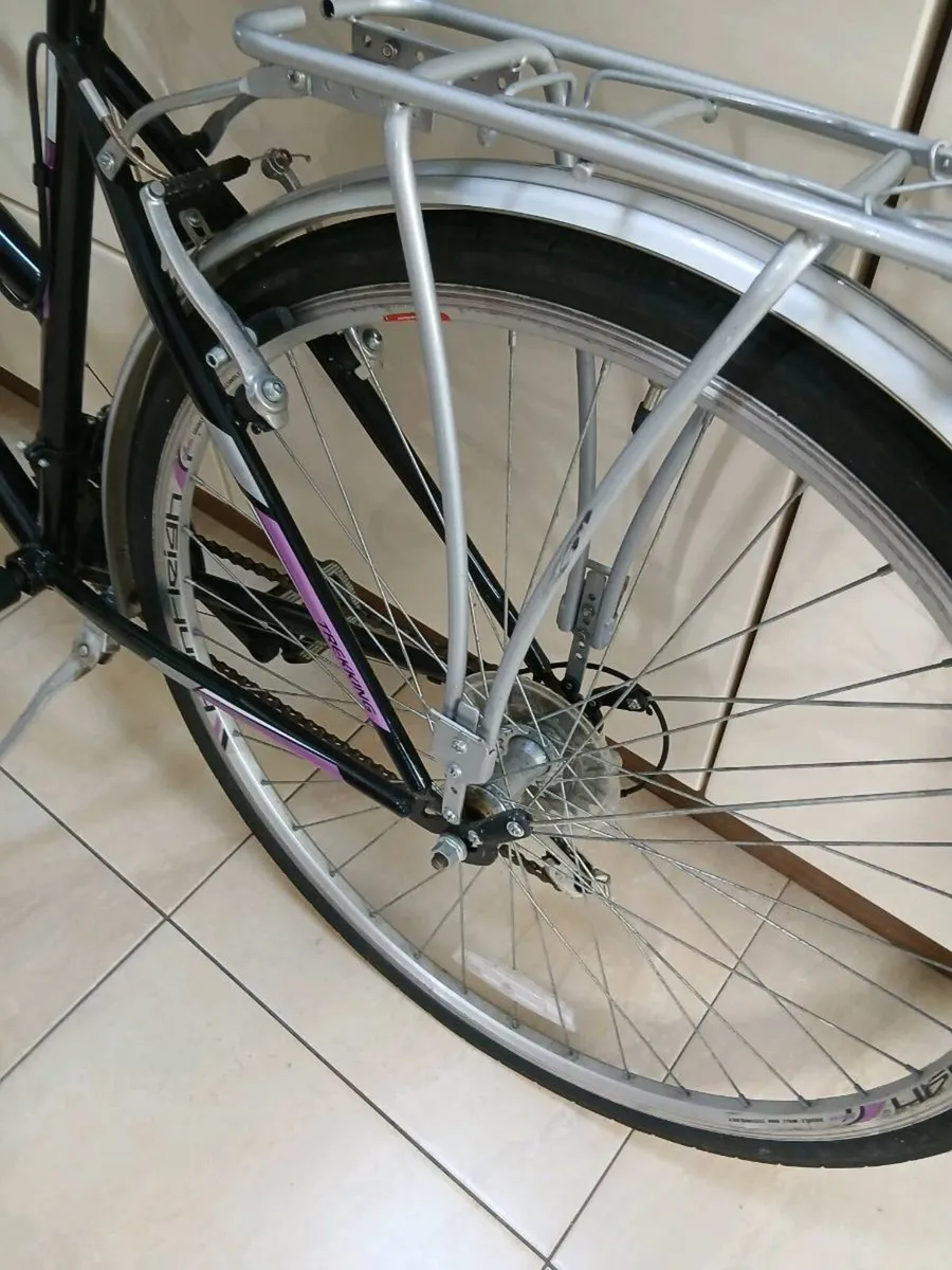LADIES BIKE 28 INCH WHEELS AS NEW - Image 2