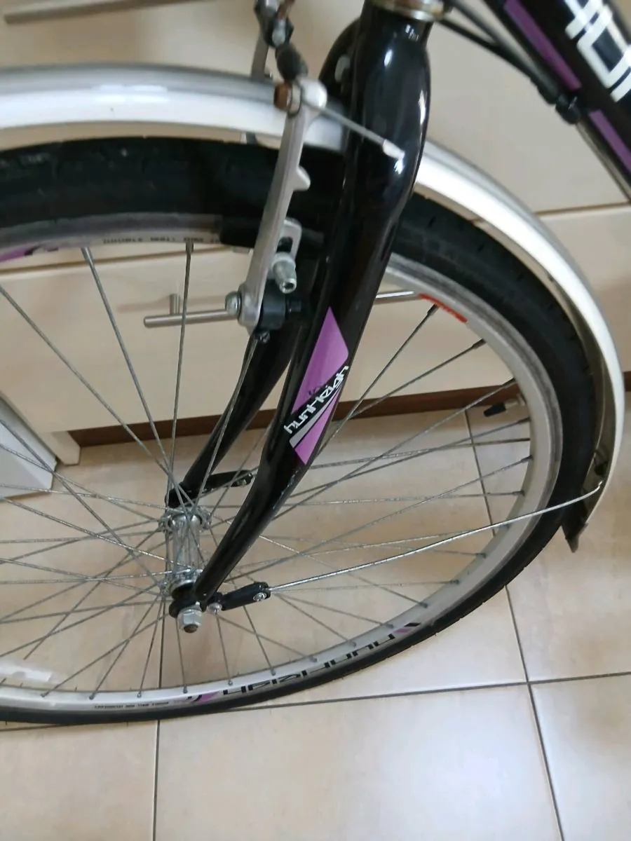 LADIES BIKE 28 INCH WHEELS AS NEW - Image 4