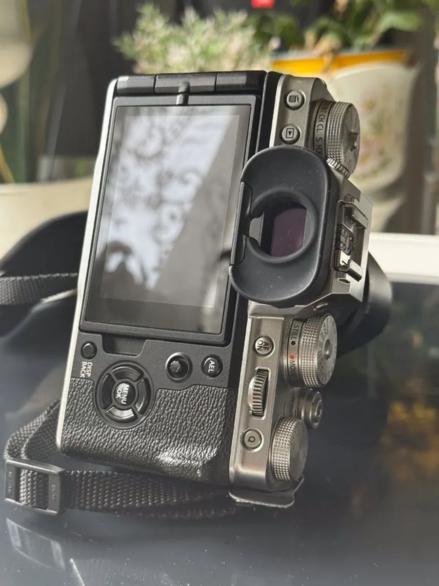 Fujifilm X-T4 / XT4 Mirrorless Camera Body | Second Hand | Excellent Hybrid Photo & Video Camera - Image 4