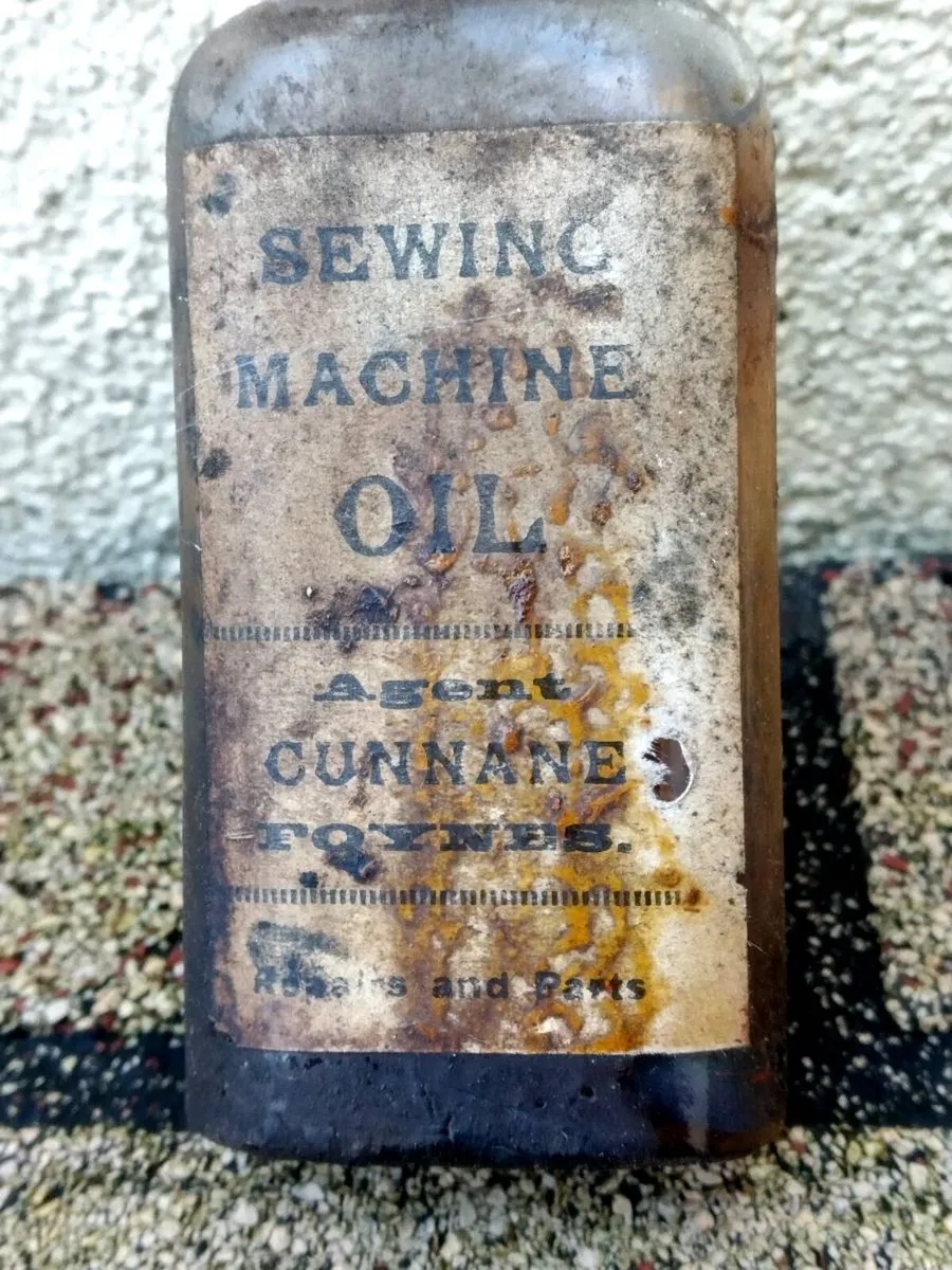 Ultra rare bottle, label and contents - Image 2