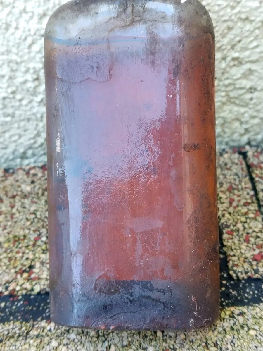 Ultra rare bottle, label and contents - Image 3