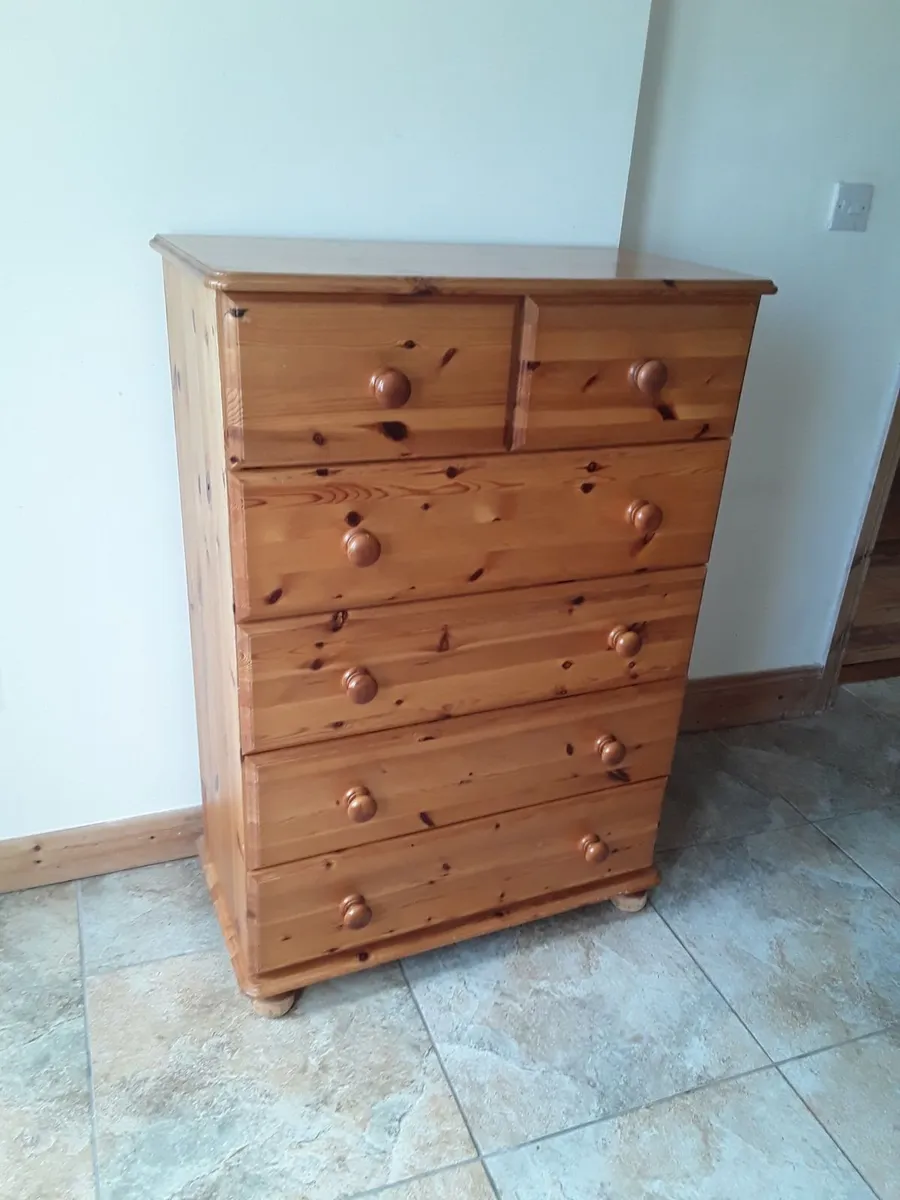 Extremely heavy sturdy solid pine chest drawers - Image 1
