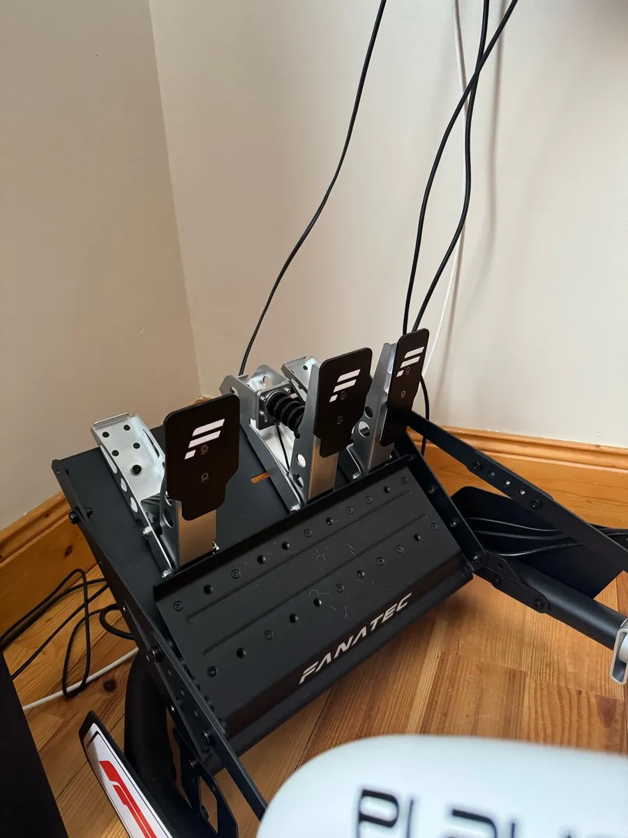 Sim racing cockpit - Image 4