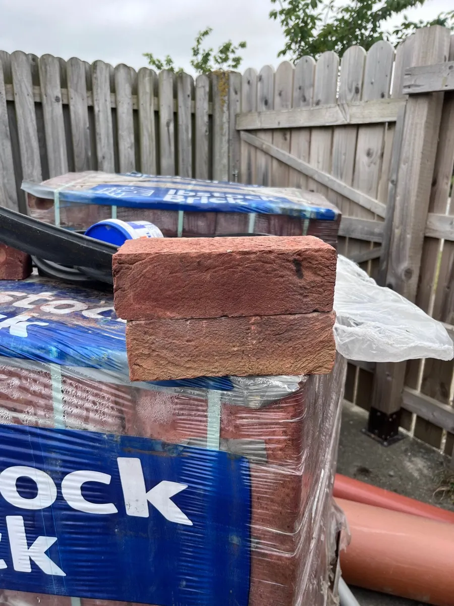Red clay brick - Image 1