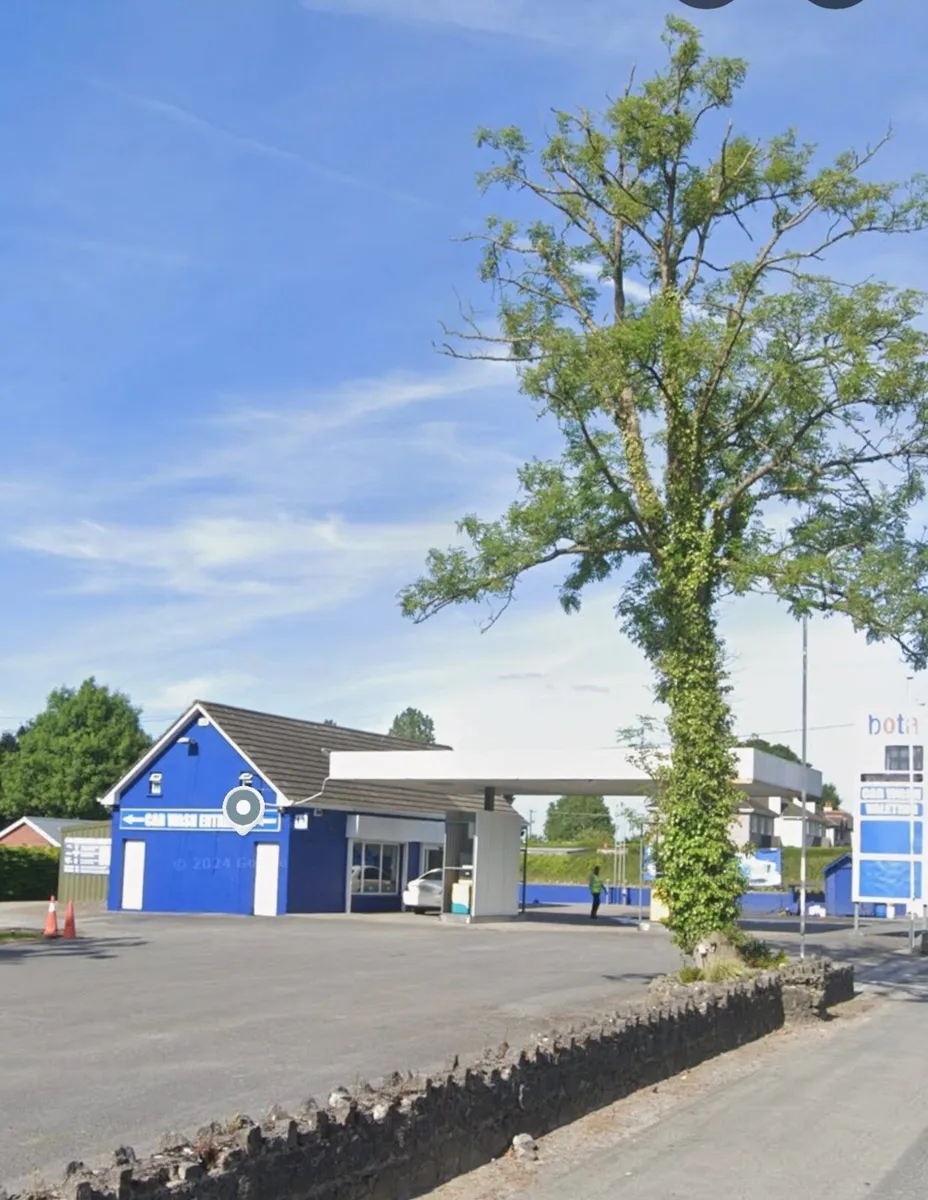 Service Station with Busy Car Wash to let