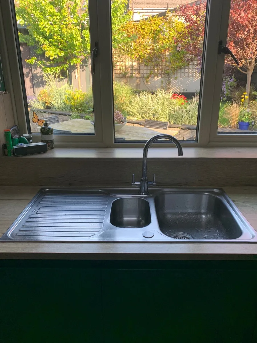 Chome Kitchin Sink with 1.5 Bowl. - Image 1