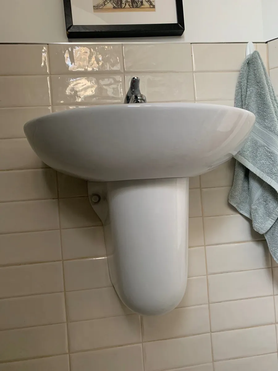 3 x Compact Bathroom  Sinks - floating pedastool. - Image 1