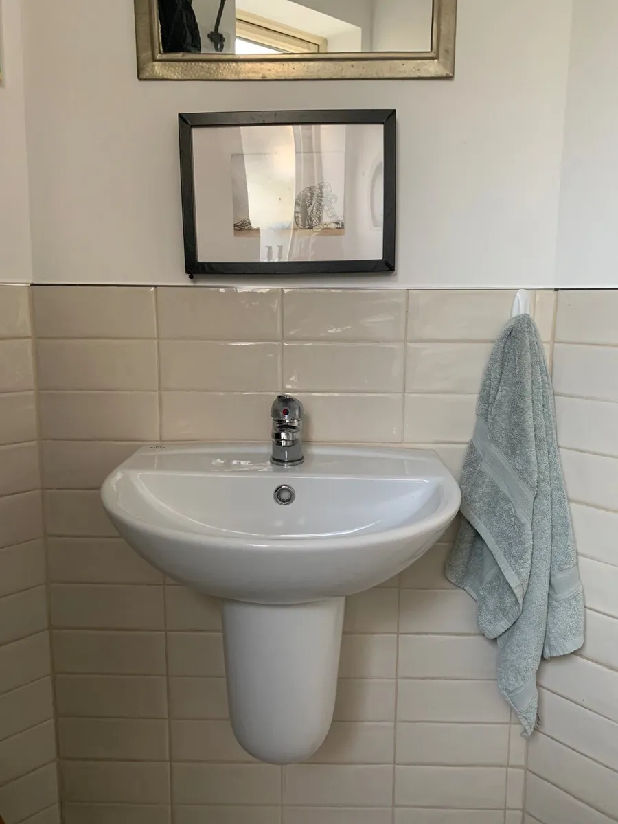 3 x Compact Bathroom  Sinks - floating pedastool. - Image 2
