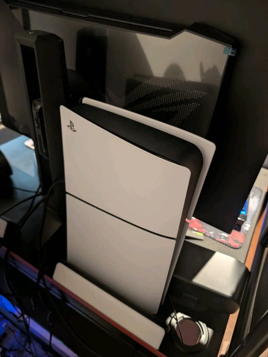 SONY PlayStation 5 Digital Edition & PS5 DualSense - Image 1