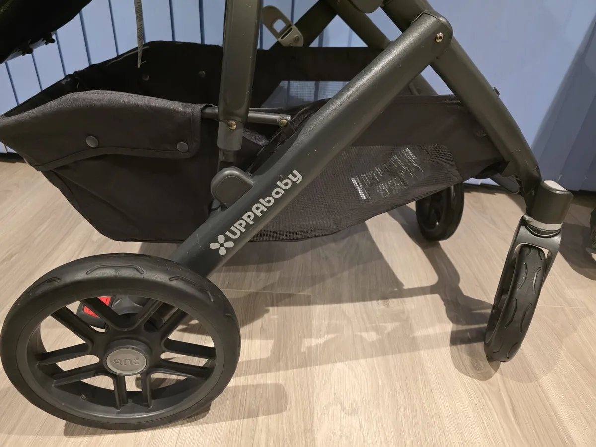 Amazing offer Uppababy Vista with 2 car seat isofi - Image 4