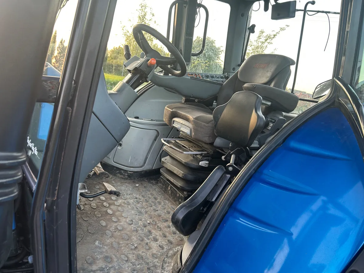 2011 Valtra T182 - Image 4