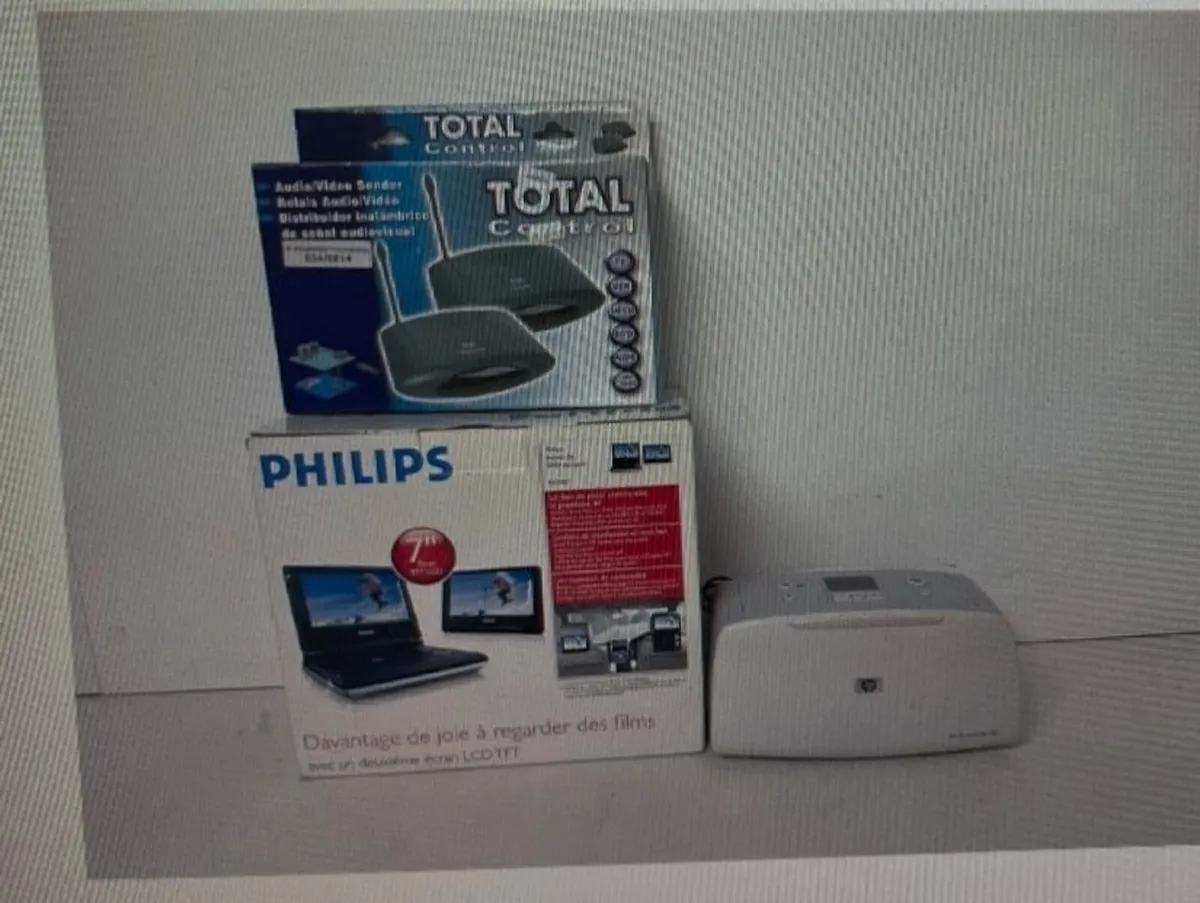 Phillips PET707 DVD Player;  Audio/Video Sender